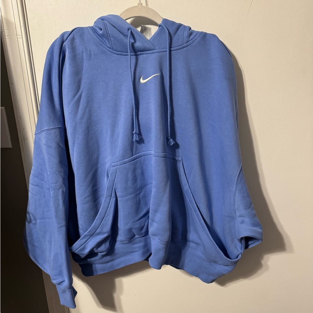 Women’s cropped Nike hoodie
